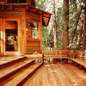 Woodsy Redwood Deck