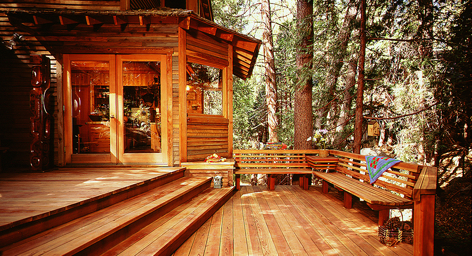 Woodsy Redwood Deck