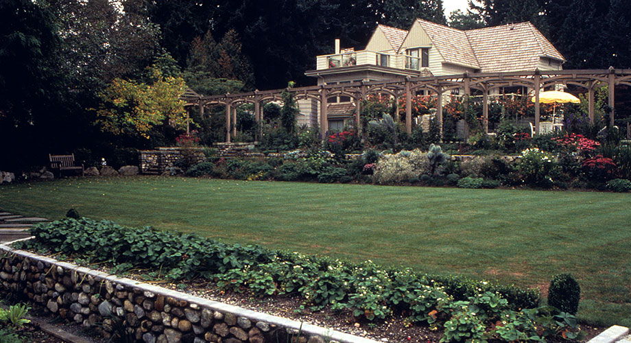 Classic Cedar Garden Arbor