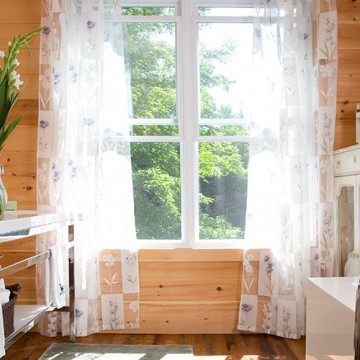 Eastern White Pine Bathroom