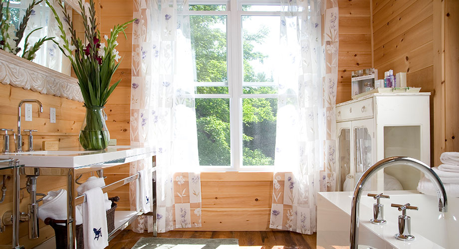 Eastern White Pine Bathroom